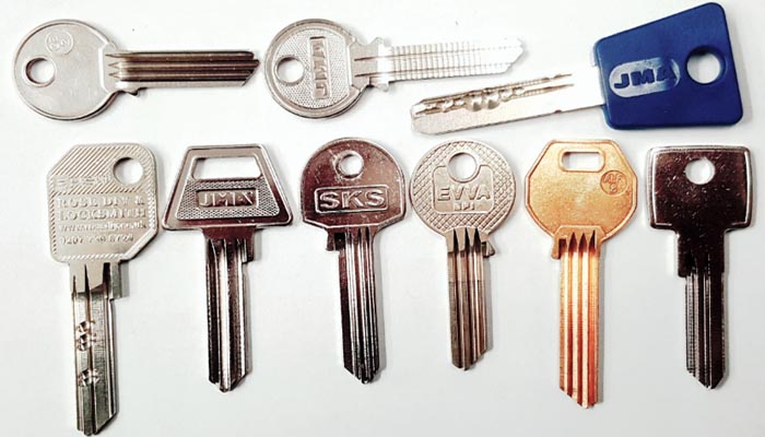 تعدادی کلید خام که در شغل کلیدسازی مورد استفاده قرار می گیرد.